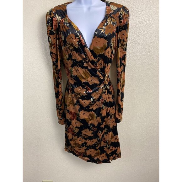 ASTR The Label Velvet Burnout Floral Lanita Wrap Dress Size Medium Long Sleeve - Picture 3 of 16